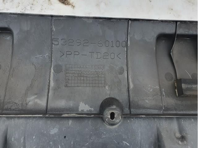  Накладка верхня передньої панелі/супорту радіатора Toyota Land Cruiser 