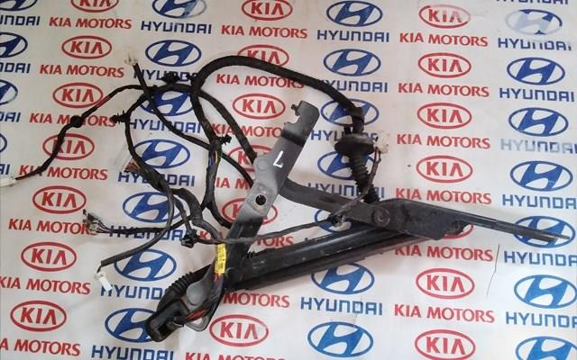 Петля кришки багажника 792103K000 Hyundai/Kia