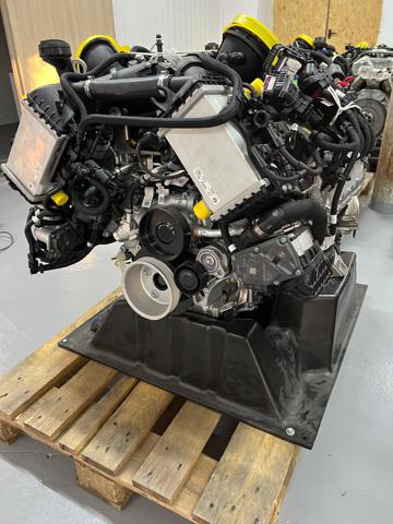 Двигун у зборі BMW S68B44A