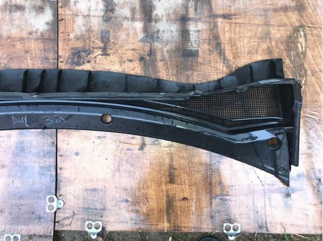 LJ6BS02216AE Ford Водостік лобового скла, жабо