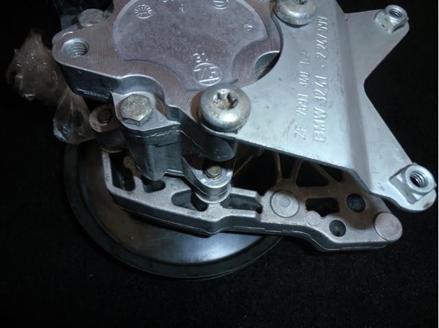 Купити 32422247046 BMW Шків помпи