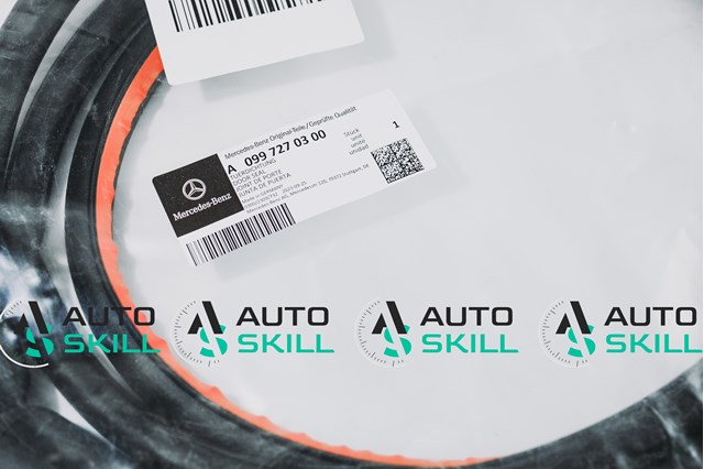 Купити A0997270300 Mercedes Ущільнювач двері передньої (на кузові)