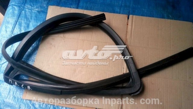 821302H000 Hyundai/Kia Ущільнювач дверей передніх, лівих (на двері)