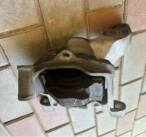 Купити K15639060 Mazda Подушка (опора) двигуна, права