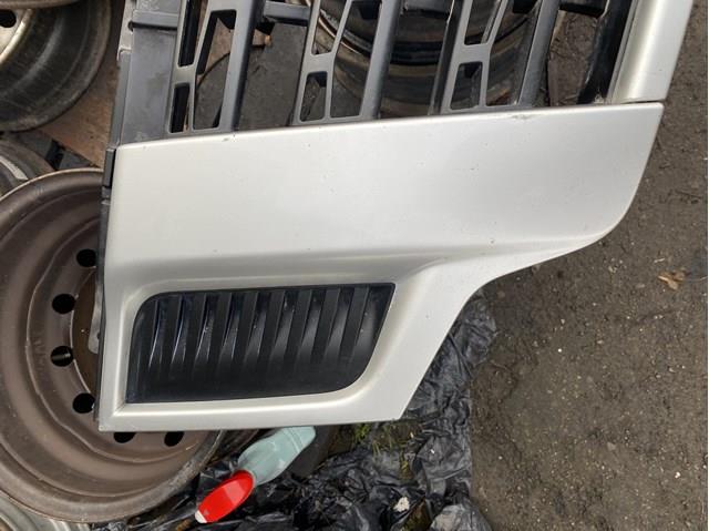 Решітка радіатора 62310BZ50A Nissan/Infiniti
