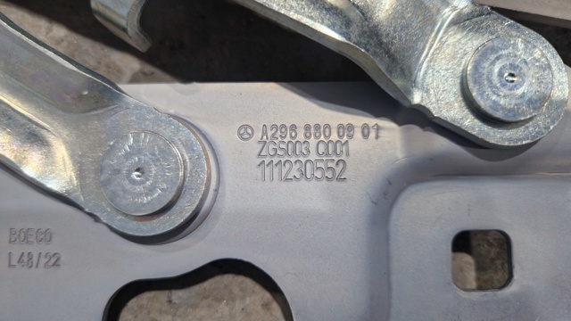 Купити A2968800901 Mercedes Шарнір капота лівий