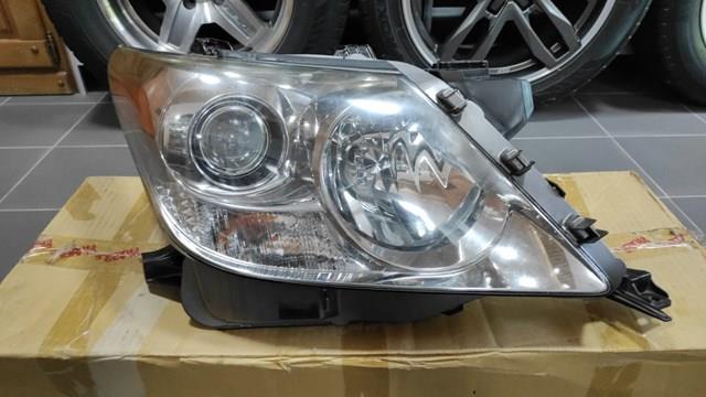 Купити 8113060D60 Toyota Права блок фара