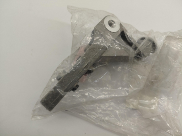LR028882 Land Rover Кронштейн компресора кондиціонера