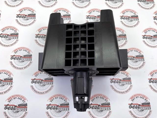  Mercedes A1676907912