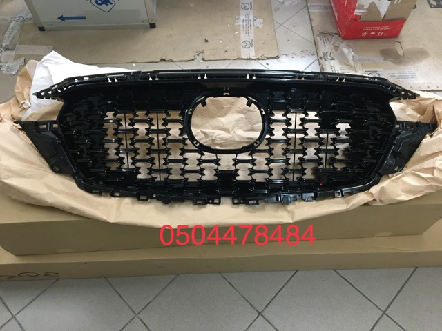 Решітка переднього бампера KSD550710A Mazda