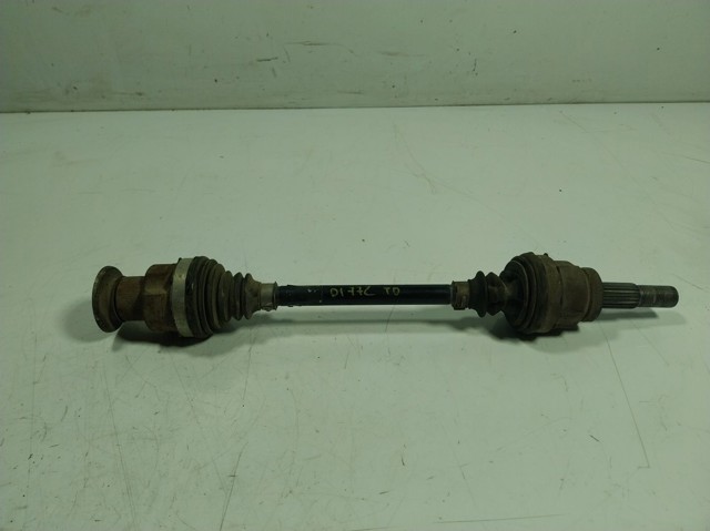 Піввісь задня 396001350R Renault (RVI)