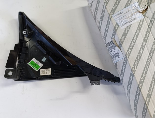 735498423 Fiat/Alfa/Lancia Накладка передніх лівих дверей