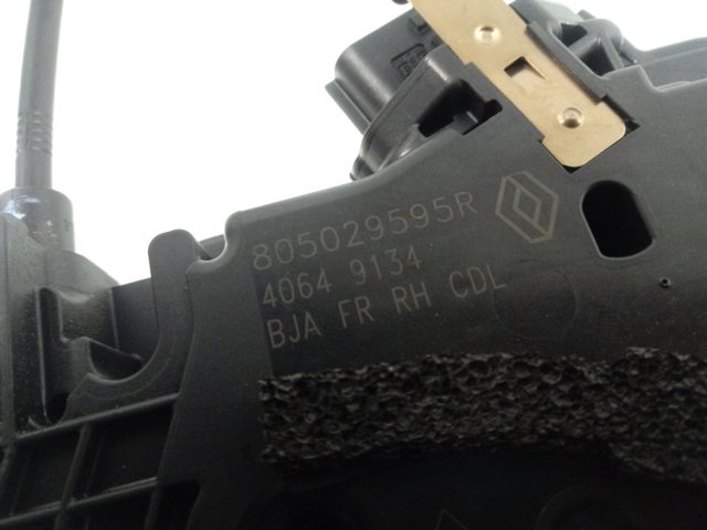 Купити 805029595R Renault (RVI) Замок дверки правої передньої