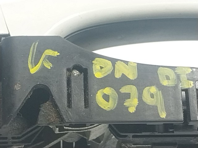 Ручка передніх дверей зовнішня, ліва Peugeot/Citroen 980297811T
