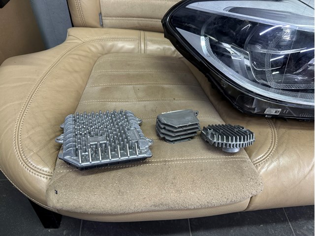  1039001 BMW