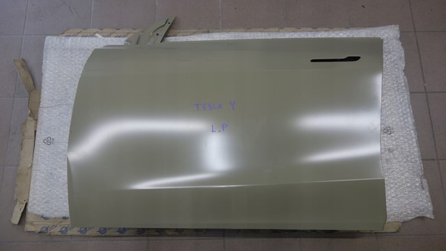 Двері передні, праві Tesla 1501462E0A ціна, від 443.33 USD