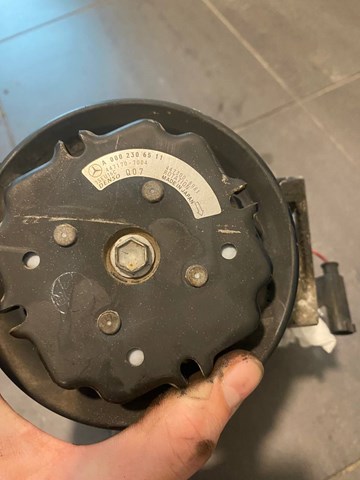 Насос кондиціонера Mercedes 4472208224