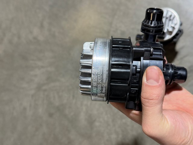 Купити A9075003200 Mercedes Помпа водяна, додатковий електричний