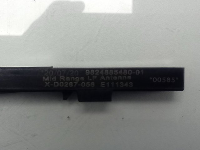 Антена автомобильна Peugeot/Citroen 9824885480