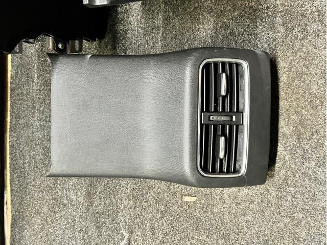 K1236447002 Mazda Декоративна накладка центральної консолі
