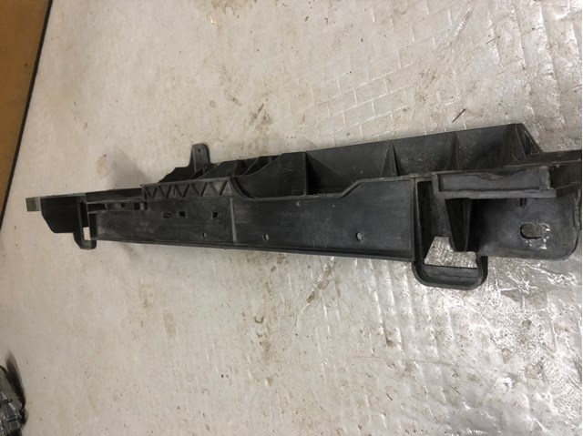 Рамка радіатора 9824055880 Peugeot/Citroen