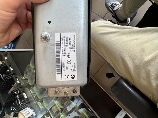 Ейрбег захисту колін нижня Mercedes A1678604002 ціна, від 439.96 USD