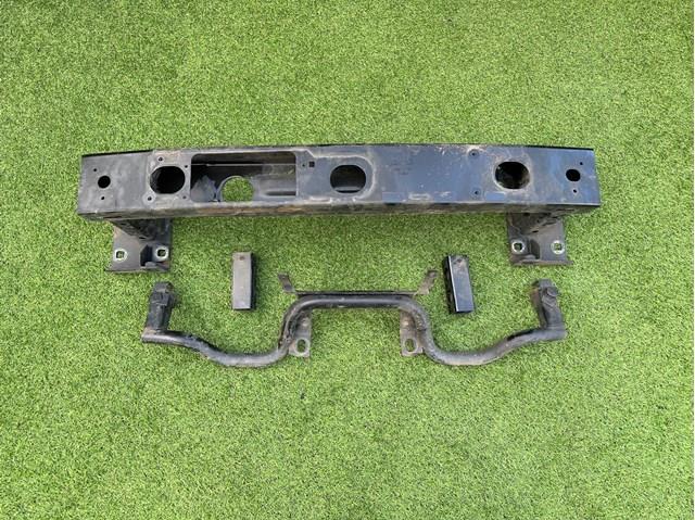 Підсилювач бампера переднього Land Rover LR080004
