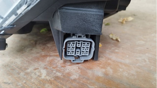 Основна фара в зборі ліва Mazda KPF351040 ціна, від 258.92 USD