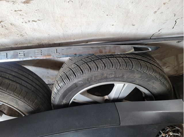 102664900E Tesla 
