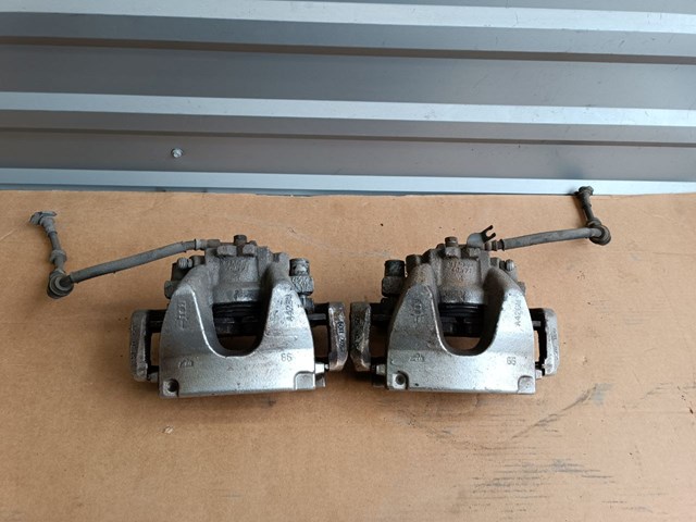 Купити LR061369 Land Rover Супорт гальмівний передній правий