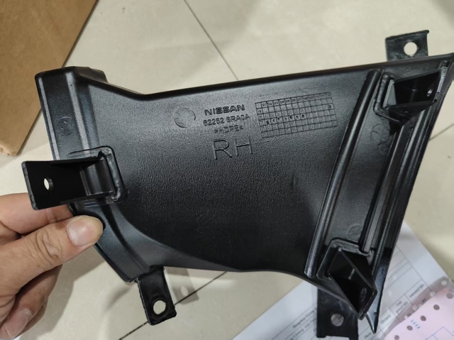 622526RA0A Nissan/Infiniti Повітропровід гальмівного диска, правий