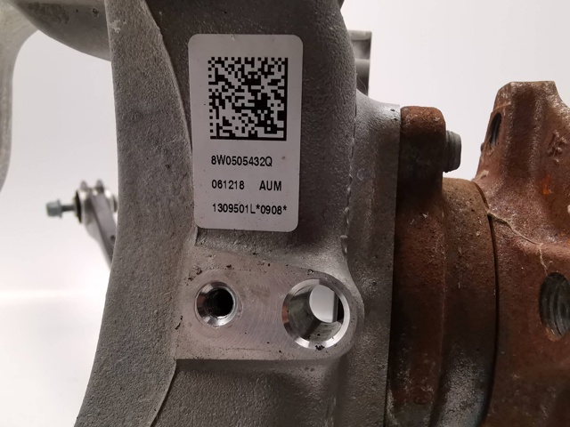 8W0505436AA VAG Цапфа поворотна права