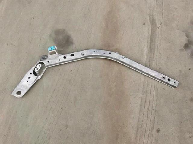 Шина бампера переднього Signeda PFD33410A ціна, від 125.30 USD