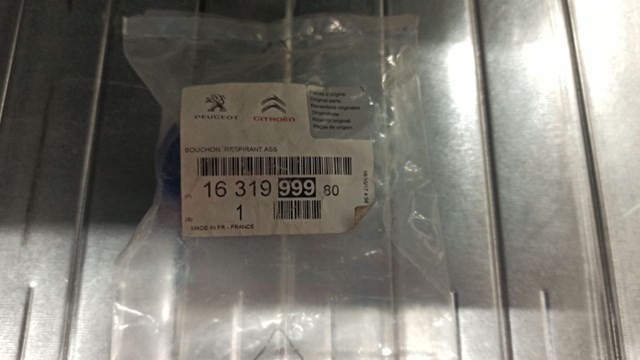 Купити 1631999980 Peugeot/Citroen Кришка заливної горловини бака AD BLUE