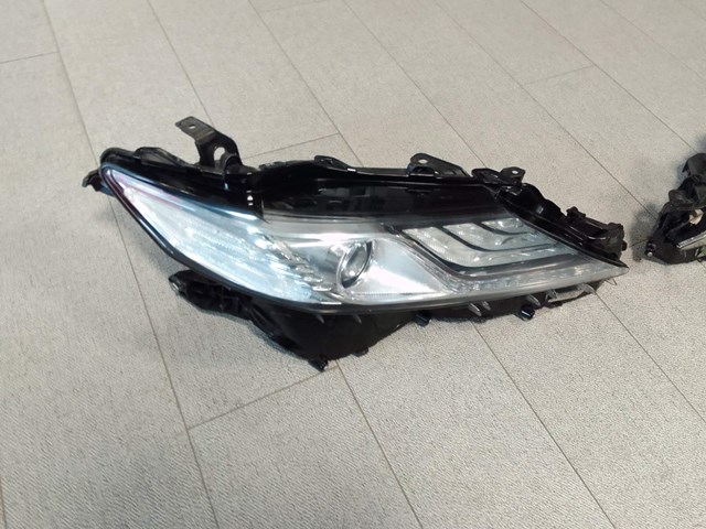 Купити 8118533D72 Toyota Основна фара в зборі ліва