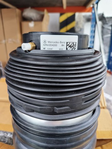 Пневморессора задня Mercedes A2963204200 ціна, від 760.12 USD