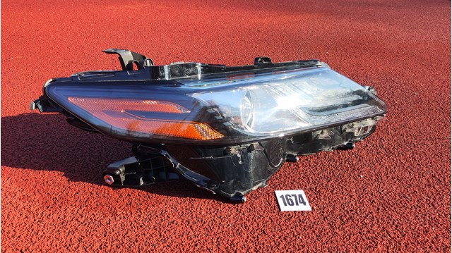 Фара комбінована, передня Toyota 8111006G30