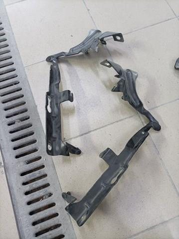 Купити 31352879 Volvo Шарнір капота правий