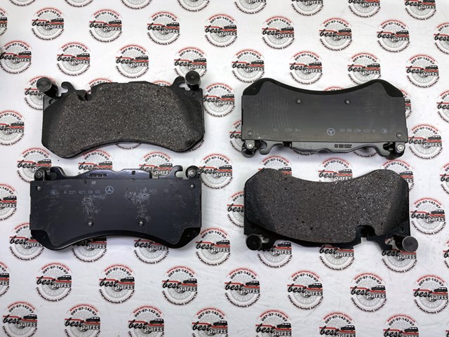 Передні тормозні колодки A0004201505 Mercedes