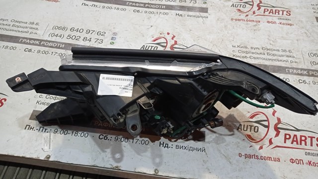 Фара права 8113060N10 Toyota