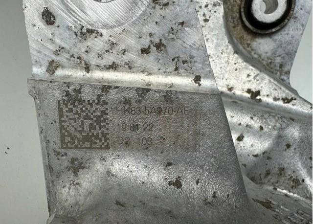 LR090542 Land Rover Цапфа поворотна права