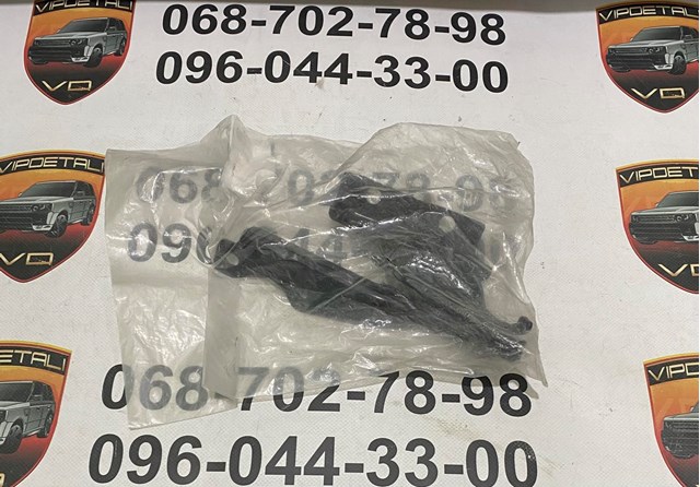 Петля капота, права Mazda D10E52410