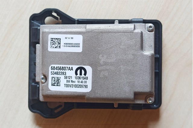 Камера системи забезпечення видимості Chrysler 68551095AB