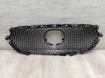 Решітка радіатора KJF250719A Mazda