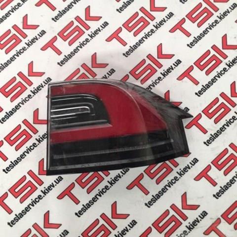 Ліхтар задній правий, зовнішній 103433300B Tesla