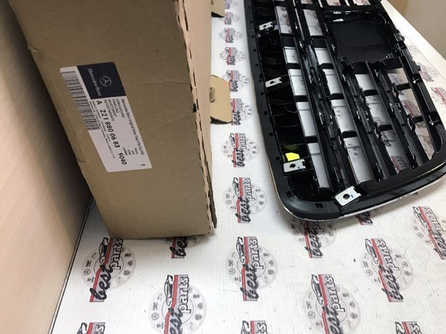 Облицювання радіатора Mercedes A22188006839040 ціна, від 142.62 USD