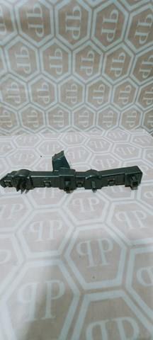 Кронштейн кріплення бампера переднього лівий FPS FP5036931