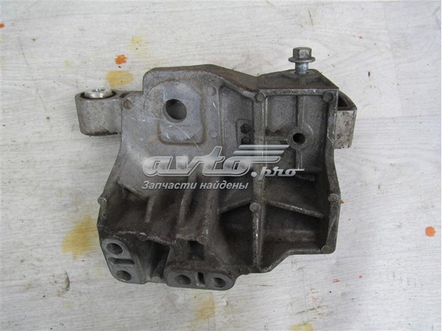 Подушка (опора) двигуна, права верхня Land Rover BJ326P082AA