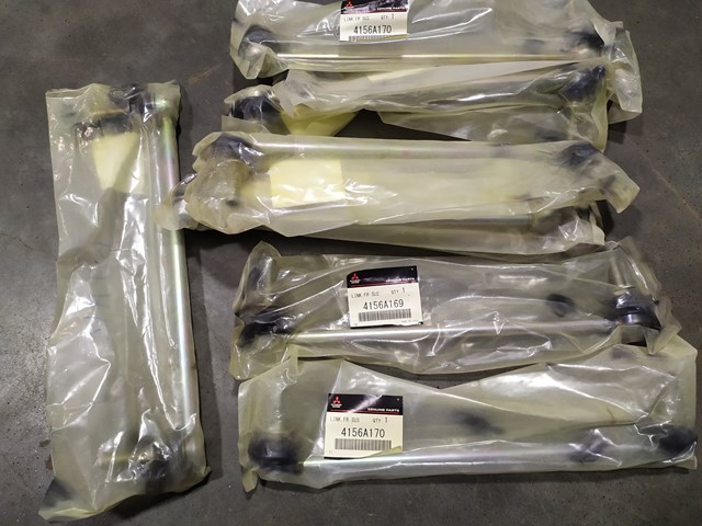 Купити 4156A170 Mitsubishi Тяжка стабілізатора, переднього, права