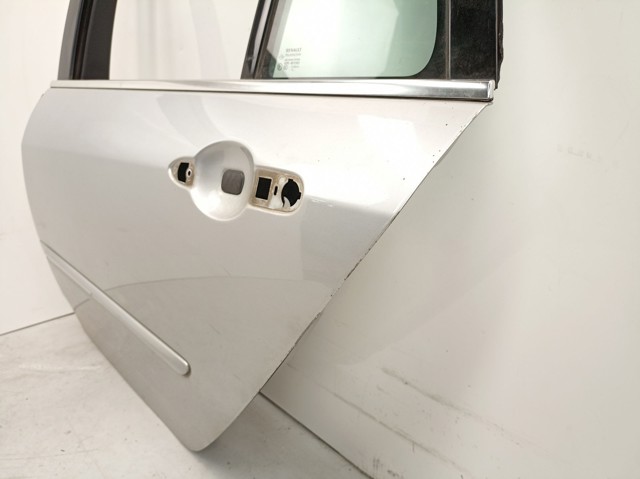 Купити 821130002R Renault (RVI) 